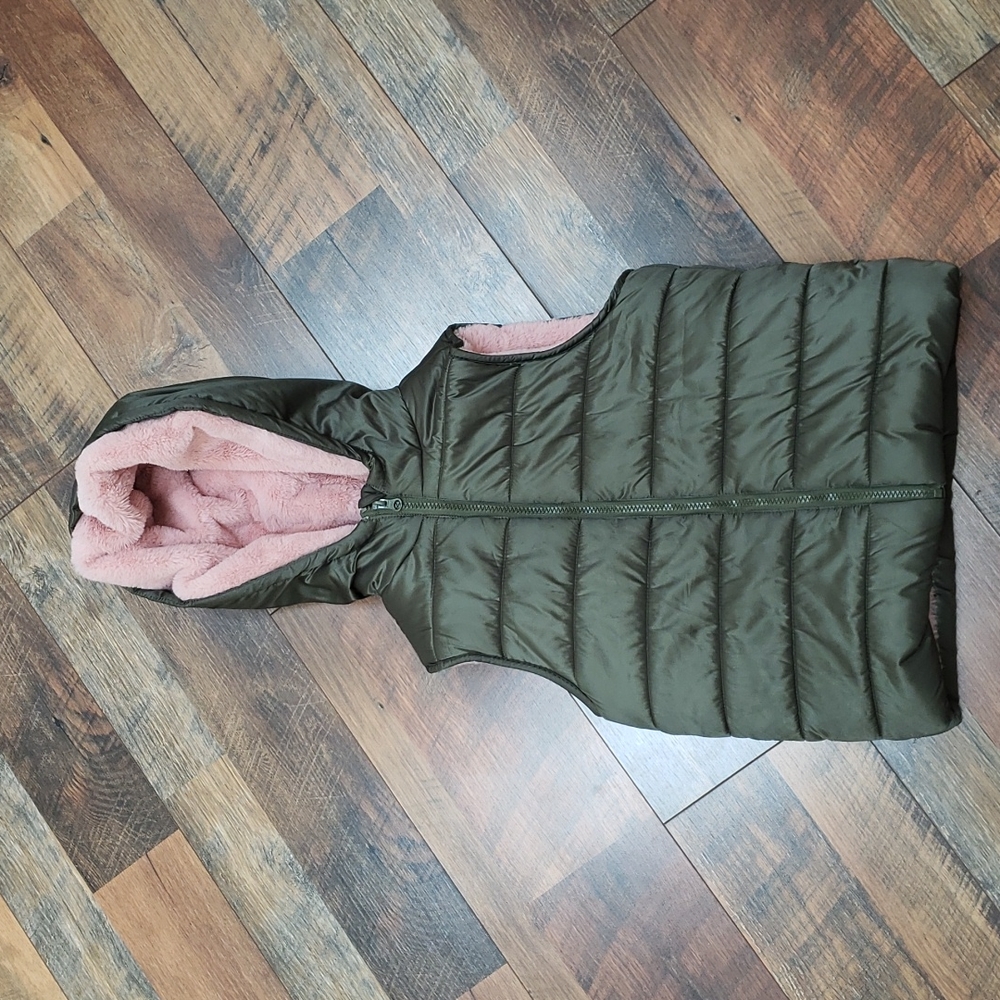 Epic Threads Green Puffer Vest with Hood and Pink Faux Fur Lining, Size Medium